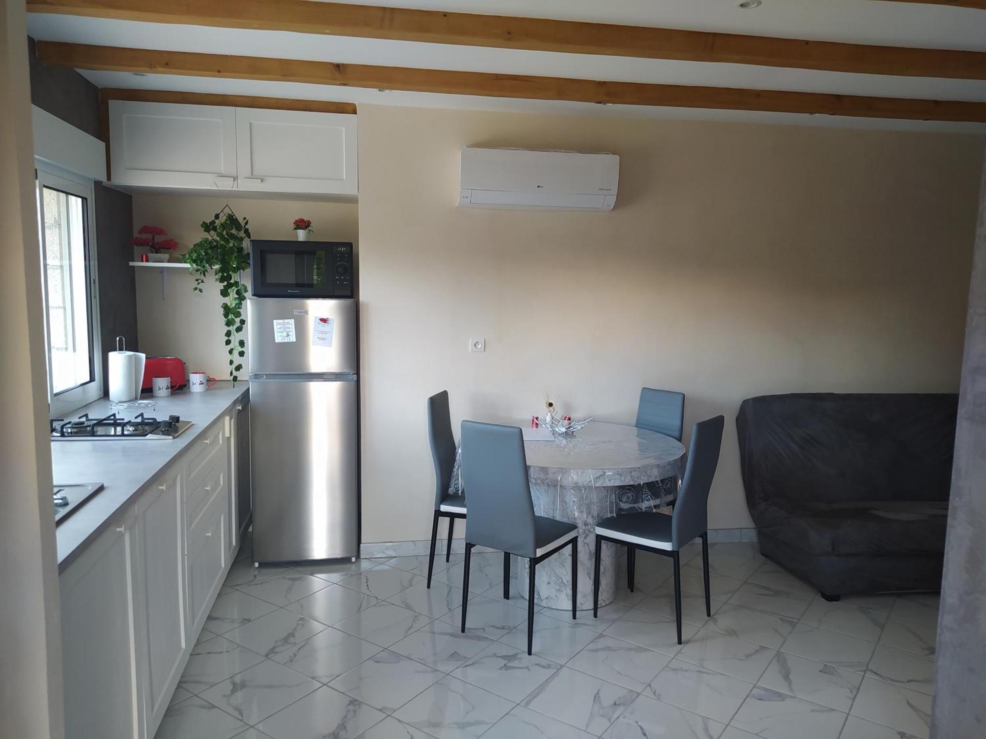 Studio Cosy Avec Terrasse Et Jacuzzi A Disposition De Mai A Aout Rians  Luaran gambar