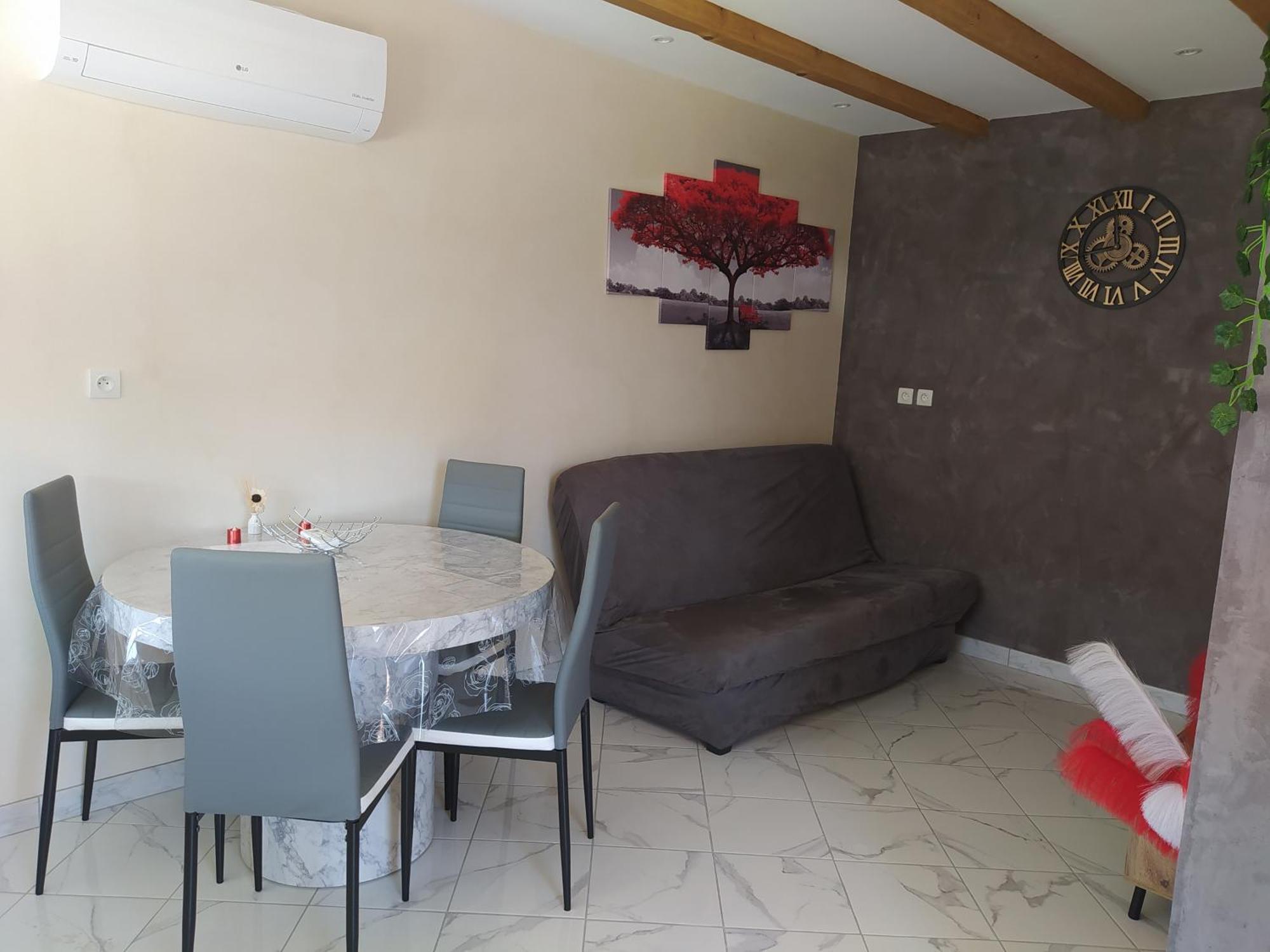 Studio Cosy Avec Terrasse Et Jacuzzi A Disposition De Mai A Aout Rians  Luaran gambar